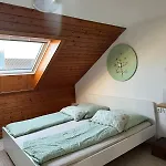Apartament Gruene Oase Stadtnah Mit Balkon *